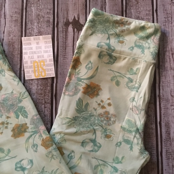 🔥3 for $18🔥 One Size NEW Floral Lularoe Leggings - Picture 2 of 4